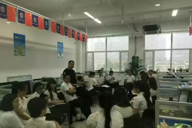 家人們開(kāi)展學(xué)習(xí)探討活動(dòng)。 